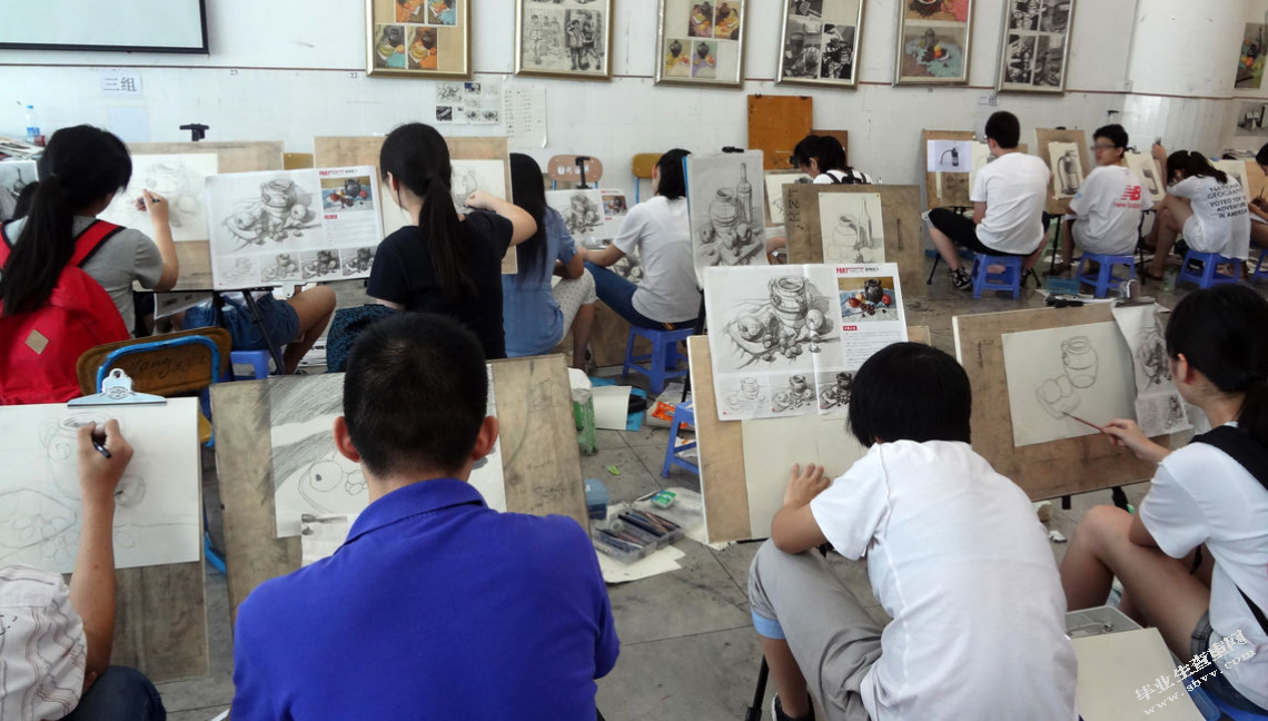 基于新媒体艺术的中学美术课程的设定与发展研究