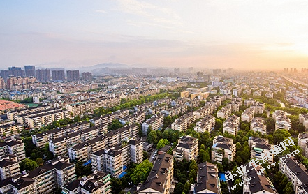 试析当前我国小城镇发展中存在的问题与对策