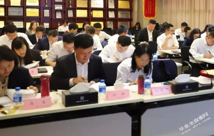论商务管理中的文化背景因素