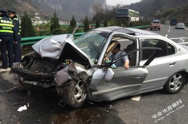 我国道路交通事故的现状、特点、原因分析及对策