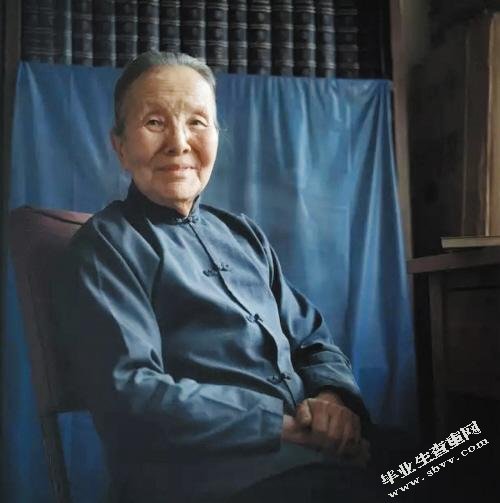 冰心与巴金笔下“爱的世界”对比研究