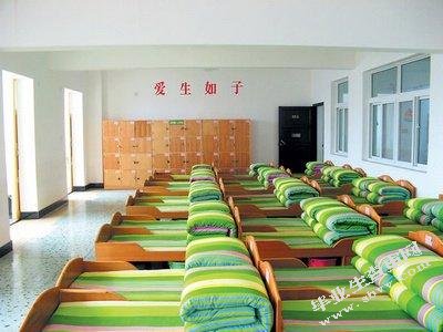 低年级小学生寄宿生活存在的问题及解决策略