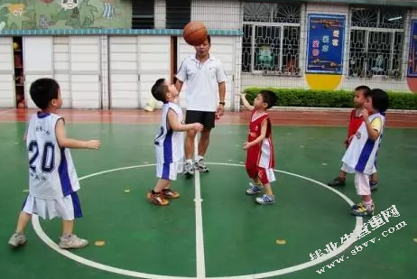 篮球运动在幼儿体育游戏活动中的探究