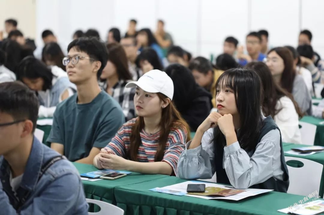 宁波市大学生职业服装消费现状及其影响因素研究