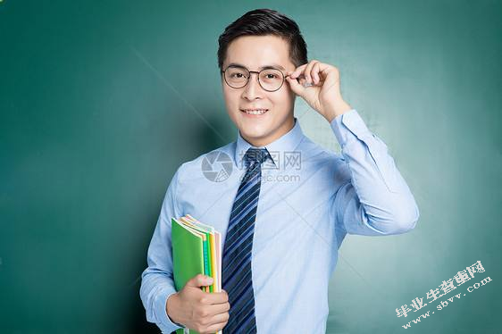 论教师礼仪的规范性对教育教学的促进作用