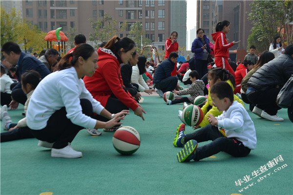 幼儿园美工区教师指导现状研究