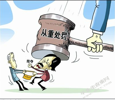 论携带凶器抢夺的刑事责任