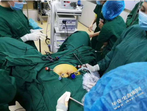 腹腔镜妇科手术术前灌肠与否效果分析