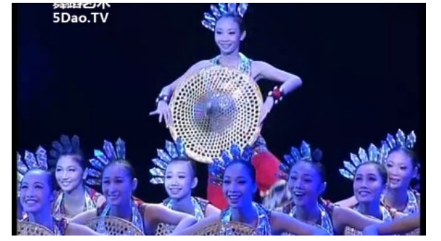 浅析海南黎族舞蹈道具的运用--以《黎乡笠影》为例